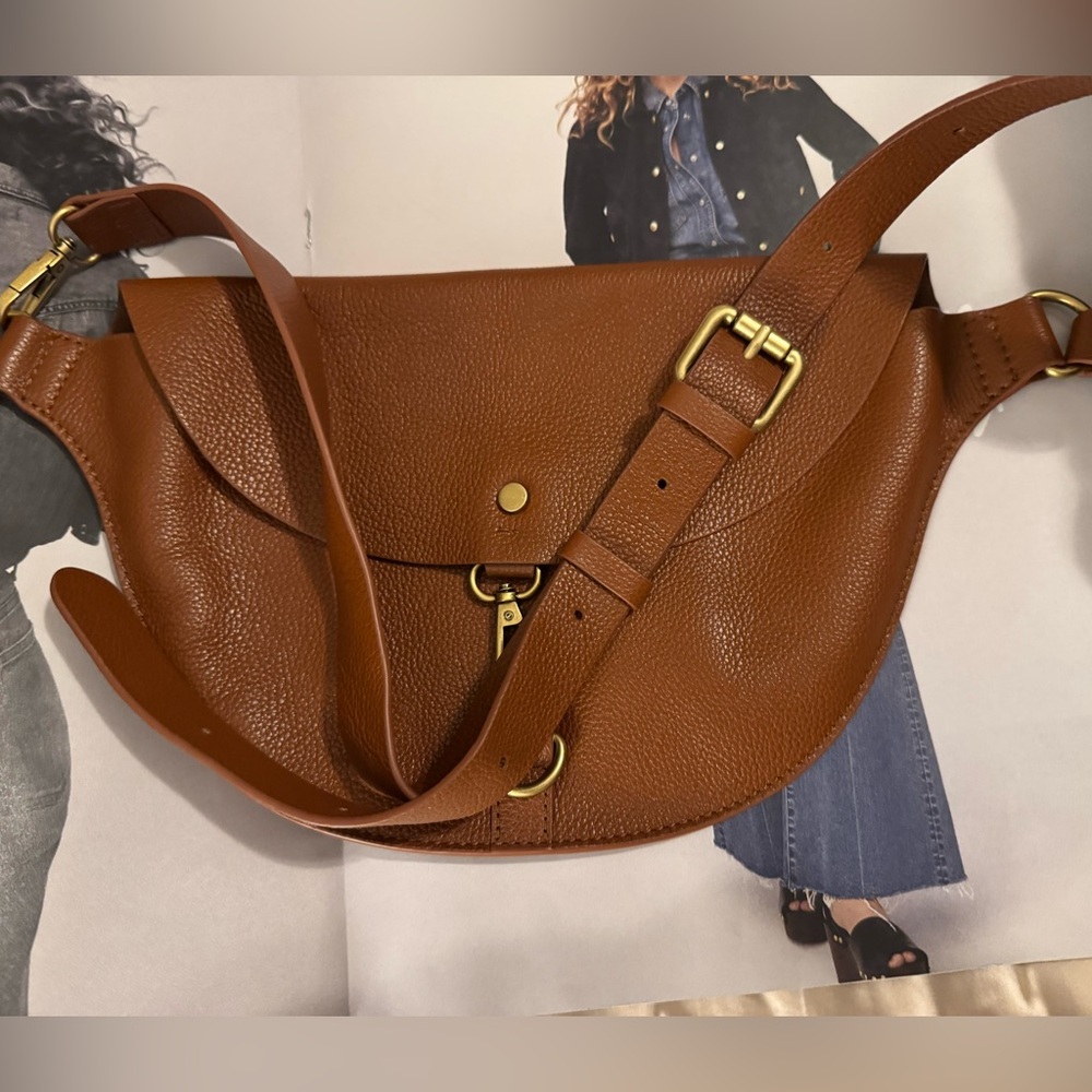 New (w/o tag) Banana Republic Bum/Crossbody Bag with Gold Clasp - Picture 5 of 7